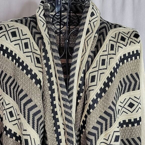 ENTRO Black/Brown/Tan Navajo Pattern Cape Sweater Small - Picture 2 of 7